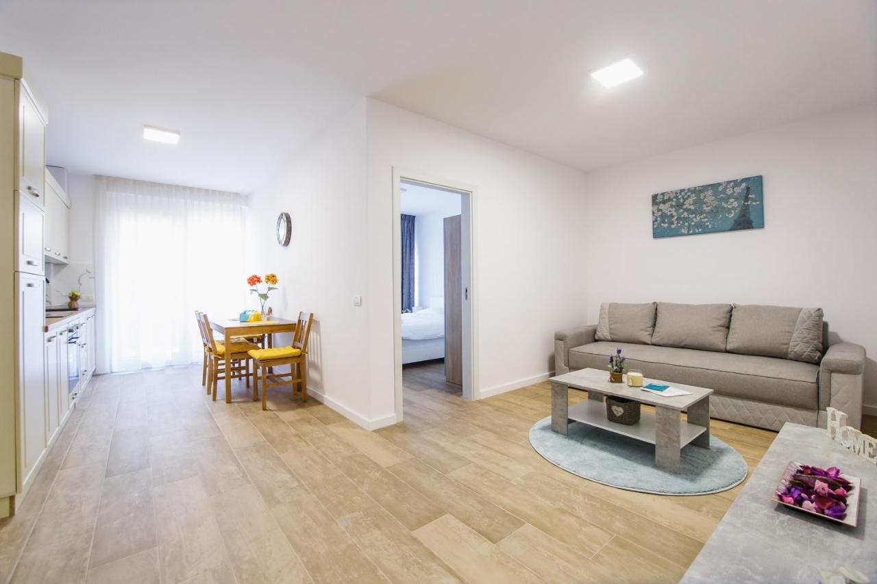 Lovely Home At West Residence Oradea Exterior photo